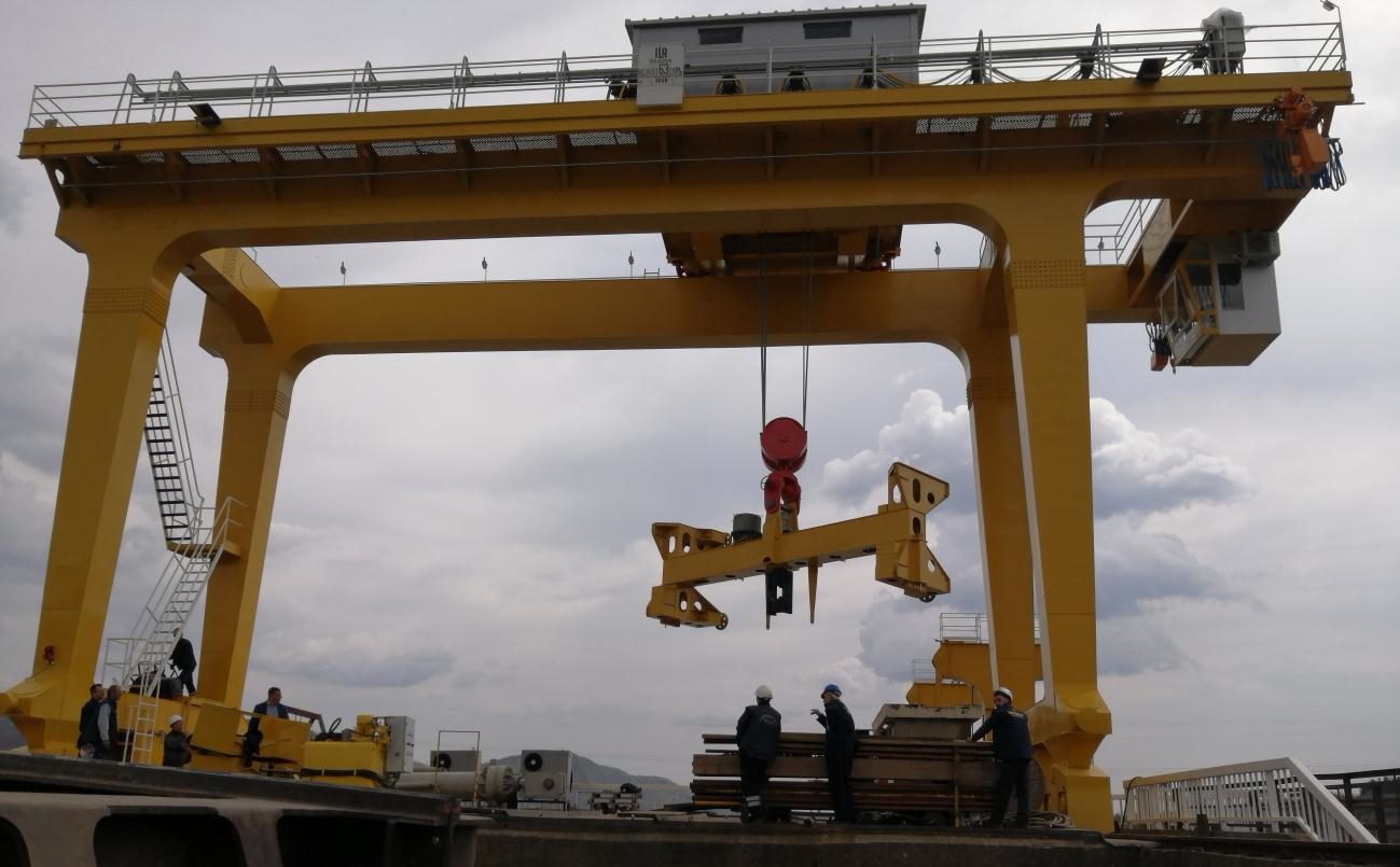 Rekonstruisana portalna dizalica 630+2x50 kN na rečnoj strani donje glave