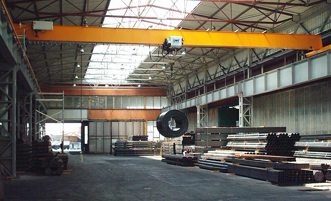 Jednogredna mosna dizalica 8 t, raspona 16,33 m, u skladištu gotovih proizvoda